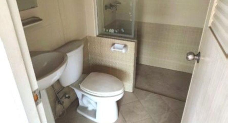 For sale 3 bedrooms townhouse in Nong Khaem, Bangkok