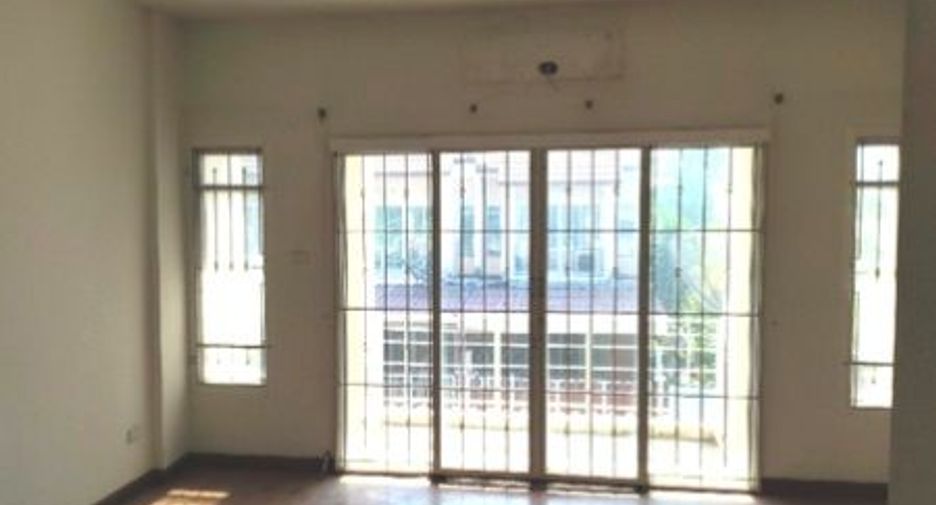 For sale 3 bedrooms townhouse in Nong Khaem, Bangkok
