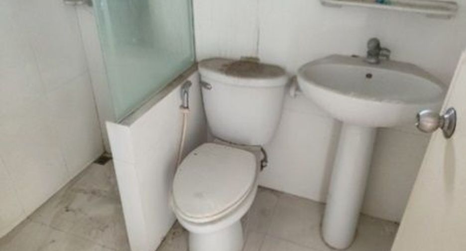 For sale 3 bedrooms townhouse in Nong Khaem, Bangkok