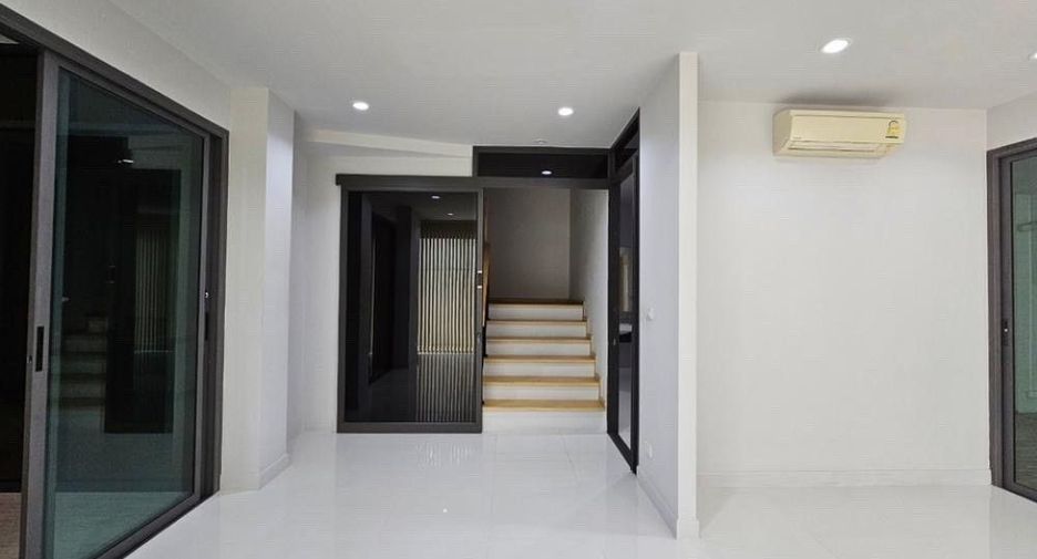 For rent そして for sale 7 Beds retail Space in Yan Nawa, Bangkok