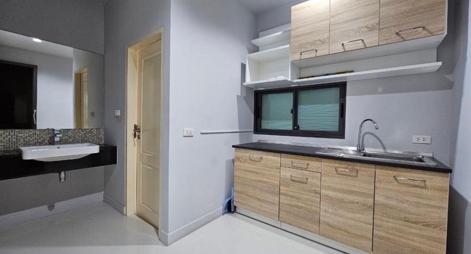 À louer et à vendre 7 chambres local commercial à Yan Nawa, Bangkok