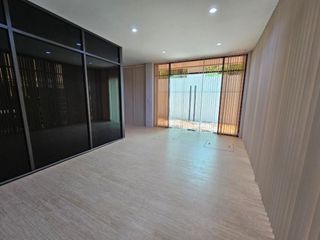 For rent and for sale 7 bedrooms retail Space in Yan Nawa, Bangkok