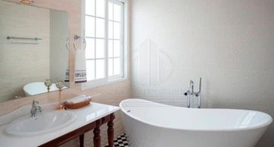 For sale 4 ベッドルーム condo in Bang Na, Bangkok