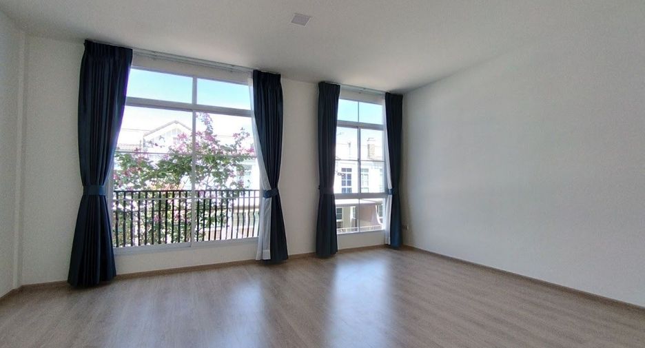 For rent 2 bedrooms townhouse in Prawet, Bangkok