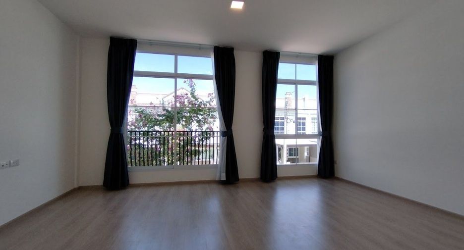 For rent 2 bedrooms townhouse in Prawet, Bangkok