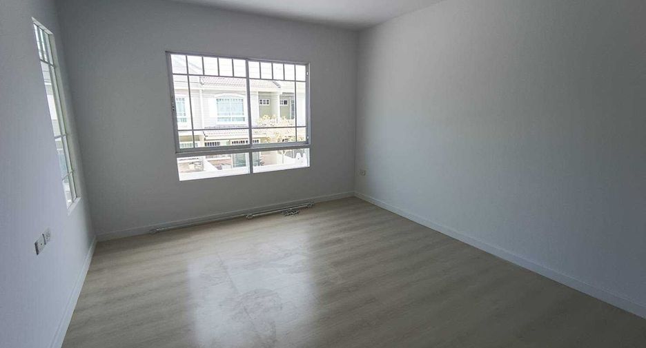 Casa adosada en venta de 2 habitaciones en Thung Khru, Bangkok