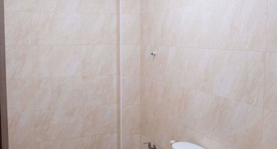 For rent 3 bedrooms townhouse in Khlong Toei, Bangkok