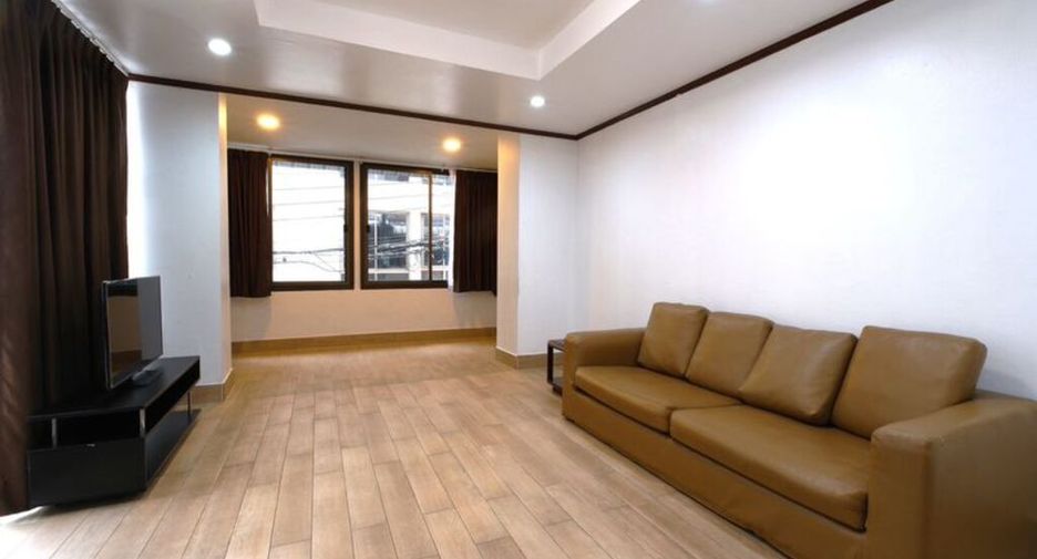 For rent 3 bedrooms townhouse in Khlong Toei, Bangkok