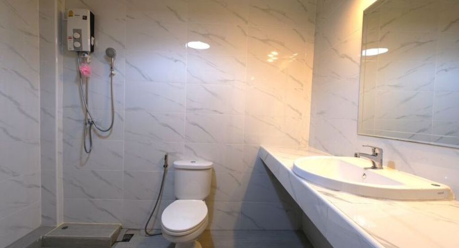 For rent 3 bedrooms townhouse in Khlong Toei, Bangkok