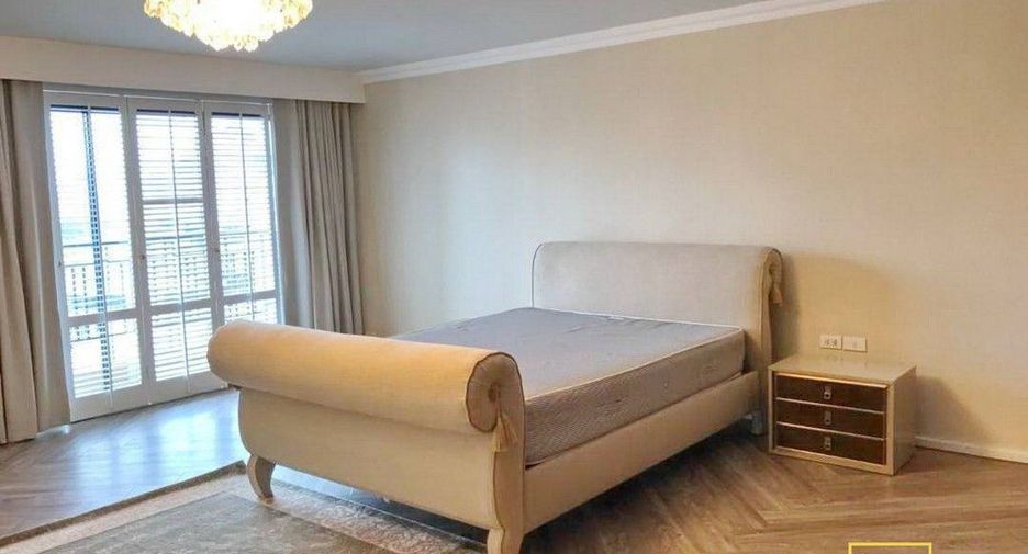 Apartamento en alquiler de 3 habitaciones en Khlong Toei, Bangkok
