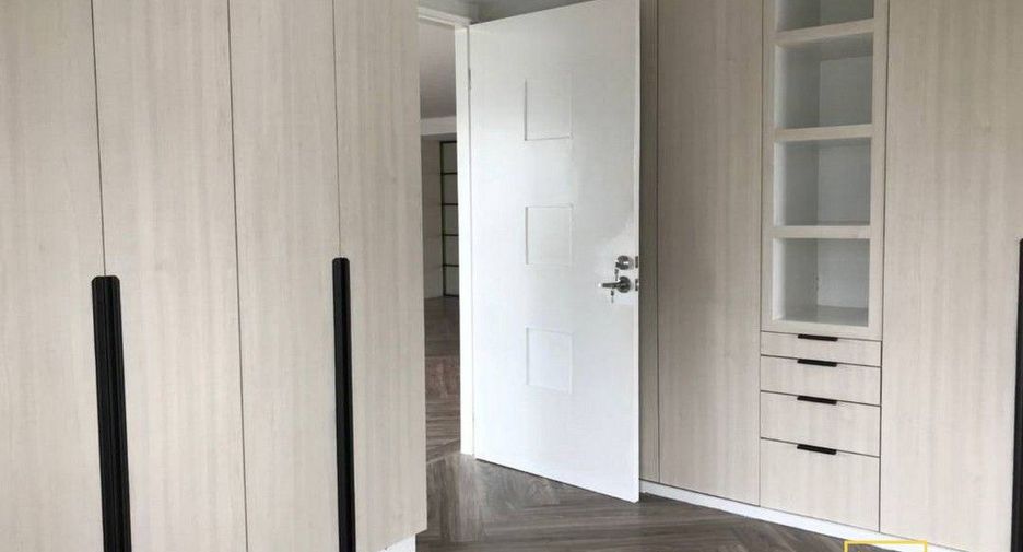 Apartamento en alquiler de 3 habitaciones en Khlong Toei, Bangkok