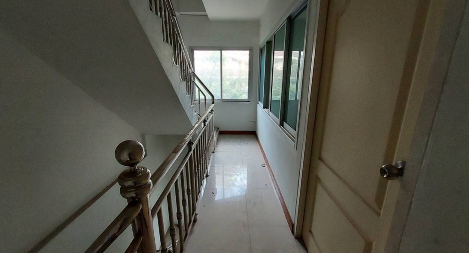 出售 6 卧室 商业空间 在 Mueang Udon Thani, Udon Thani