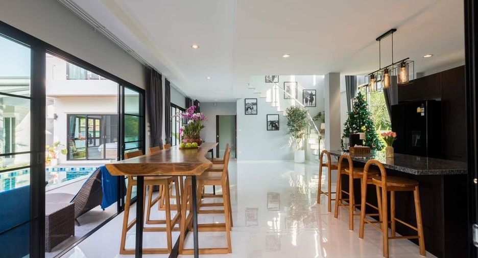 Villa zur Miete mit 5 Zimmer in San Kamphaeng, Chiang Mai