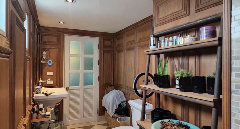 For sale 1 bed condo in Phaya Thai, Bangkok