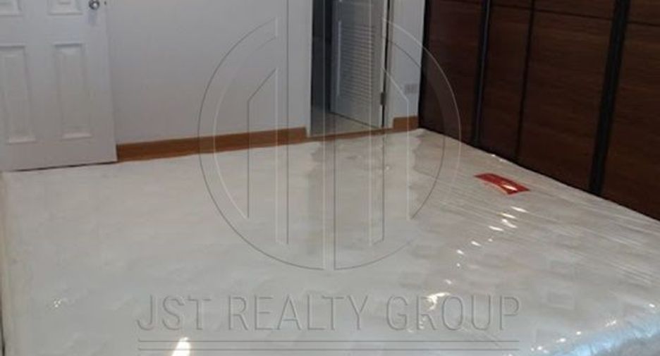 For sale 2 bedrooms condo in Bang Rak, Bangkok