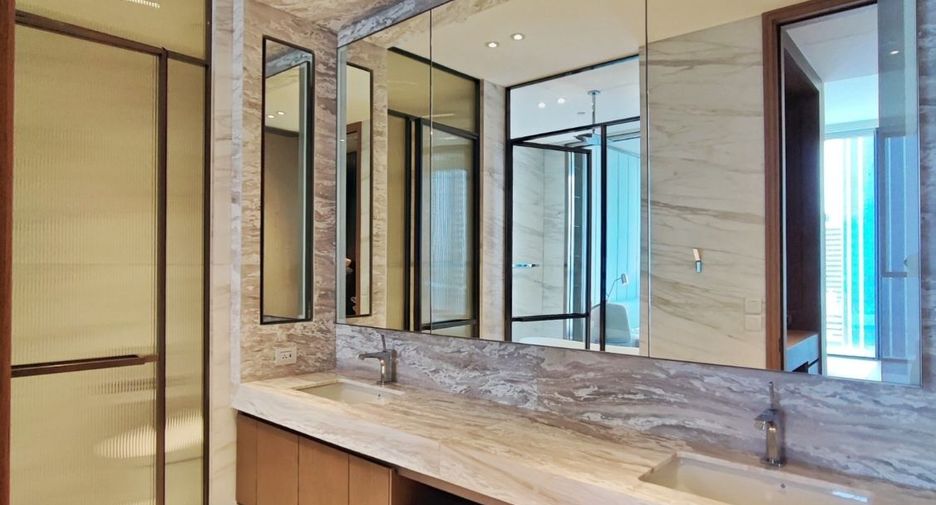For rent 2 ベッドルーム condo in Pathum Wan, Bangkok