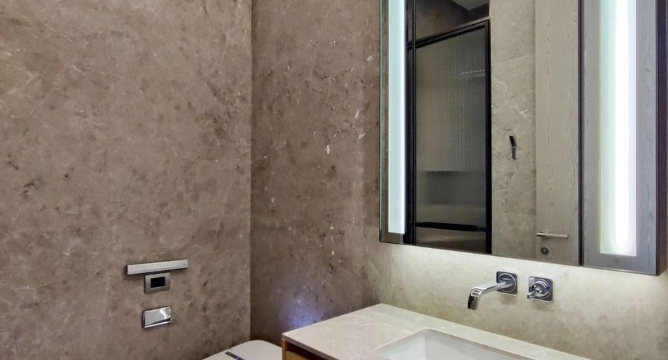 For rent 2 ベッドルーム condo in Pathum Wan, Bangkok
