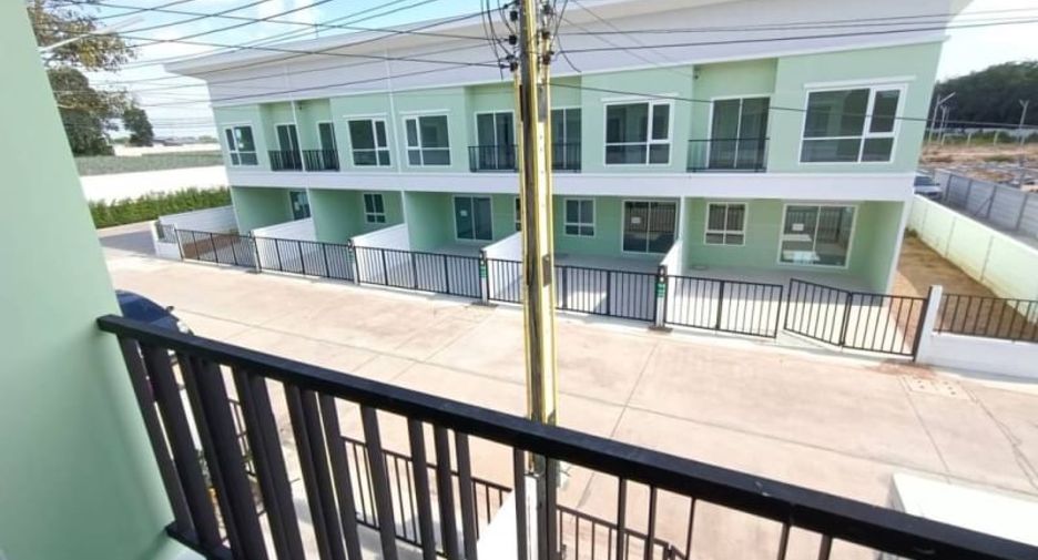 For rent 3 bed townhouse in Pluak Daeng, Rayong