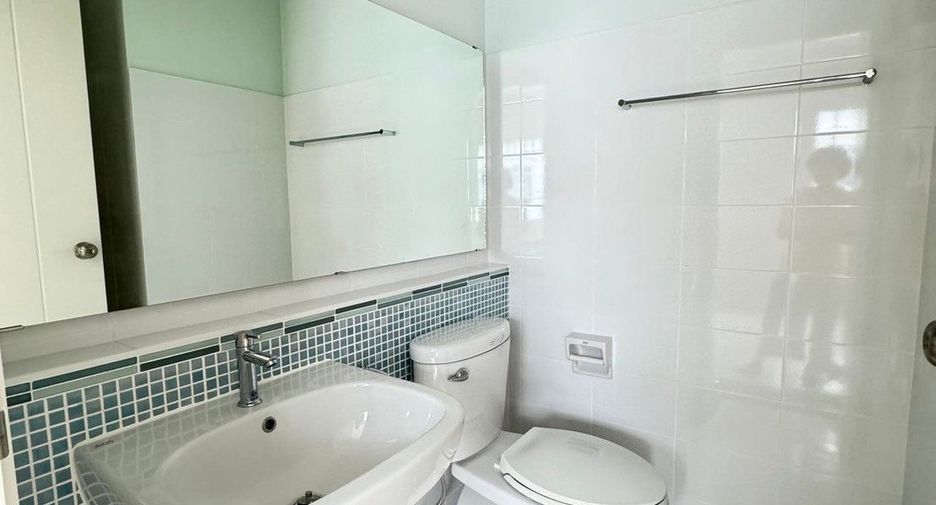 À vendre 2 chambres maison de ville à Thung Khru, Bangkok