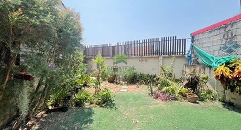 For sale 4 bedrooms townhouse in Bang Khun Thian, Bangkok