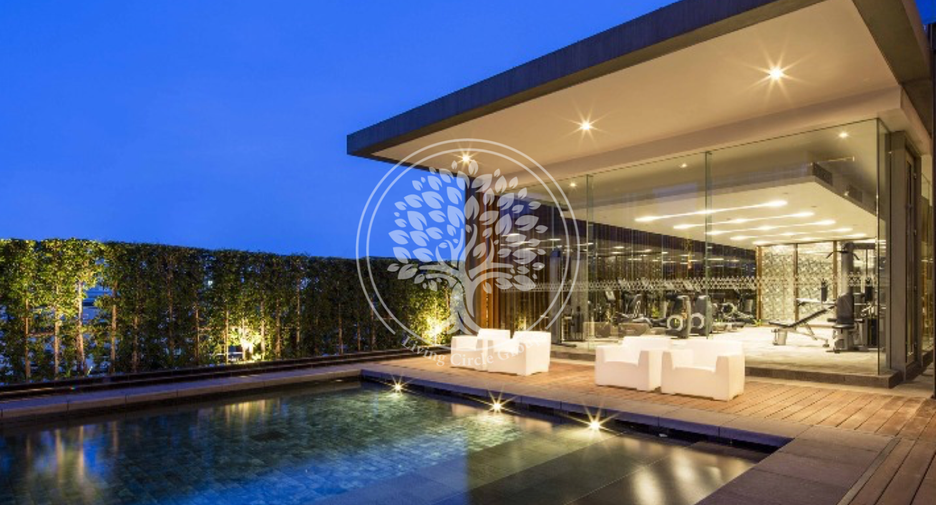 For rent 2 bedrooms condo in Pathum Wan, Bangkok