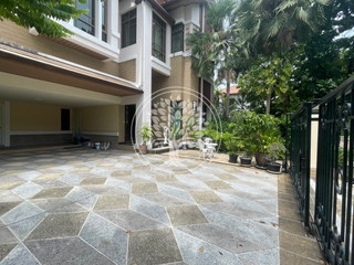 For rent そして for sale 5 Beds house in Watthana, Bangkok