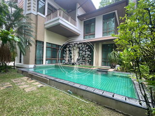 For rent そして for sale 5 Beds house in Watthana, Bangkok