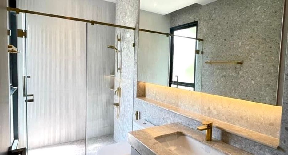 Haus zur Miete mit 4 Zimmer in Bang Kapi, Bangkok