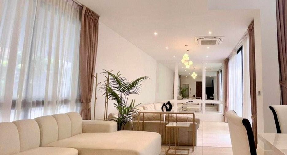 Haus zur Miete mit 4 Zimmer in Bang Kapi, Bangkok