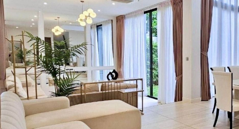 Haus zur Miete mit 4 Zimmer in Bang Kapi, Bangkok