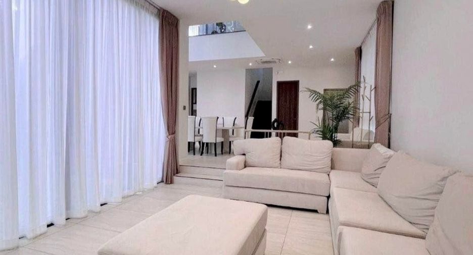Haus zur Miete mit 4 Zimmer in Bang Kapi, Bangkok