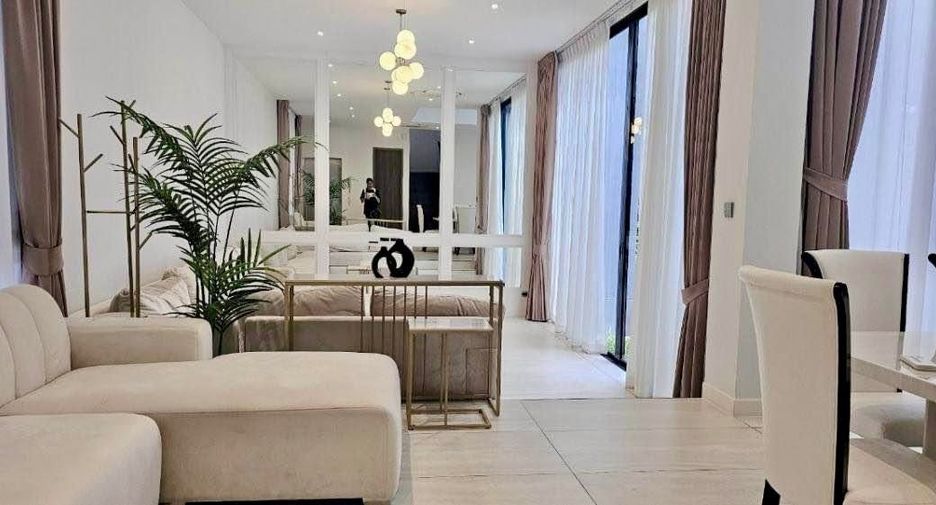 Haus zur Miete mit 4 Zimmer in Bang Kapi, Bangkok