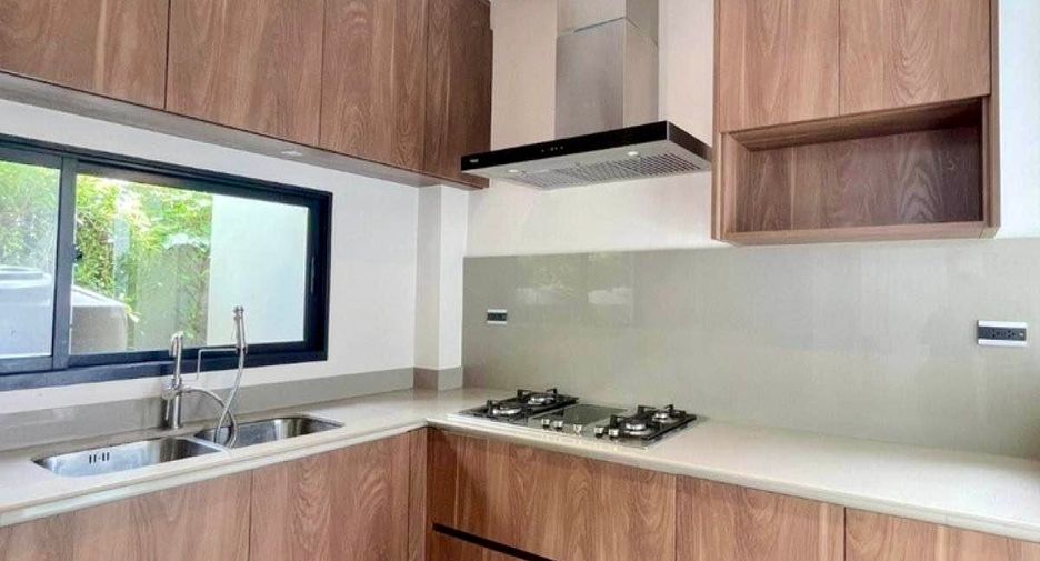Haus zur Miete mit 4 Zimmer in Bang Kapi, Bangkok