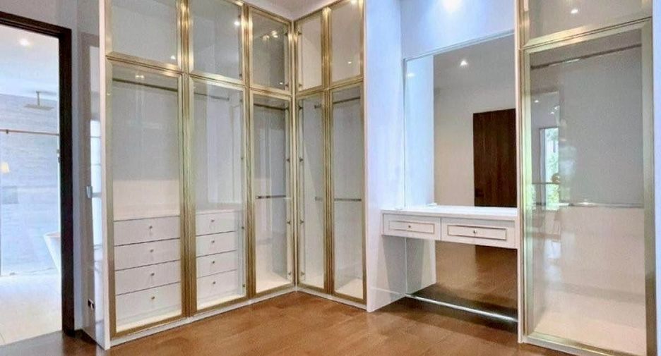 Haus zur Miete mit 4 Zimmer in Bang Kapi, Bangkok