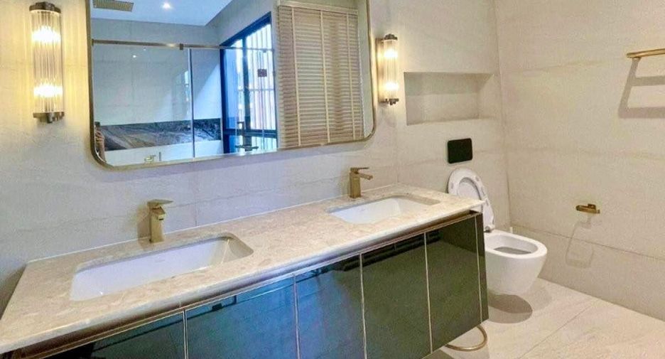 Haus zur Miete mit 4 Zimmer in Bang Kapi, Bangkok