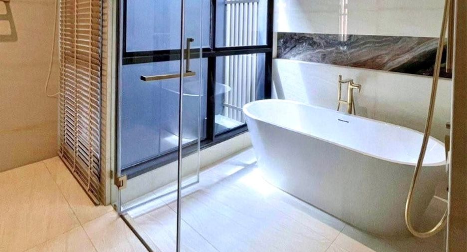 Haus zur Miete mit 4 Zimmer in Bang Kapi, Bangkok