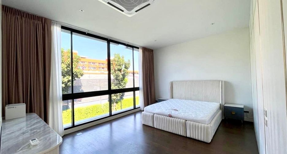 Haus zur Miete mit 4 Zimmer in Bang Kapi, Bangkok