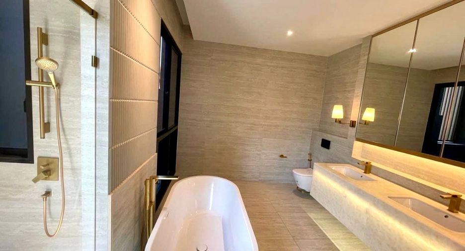 Haus zur Miete mit 4 Zimmer in Bang Kapi, Bangkok