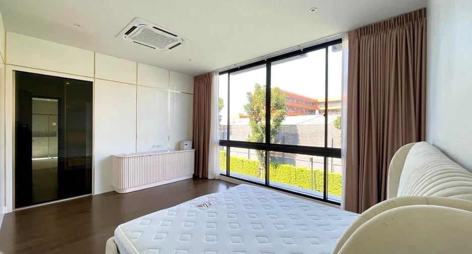 Haus zur Miete mit 4 Zimmer in Bang Kapi, Bangkok