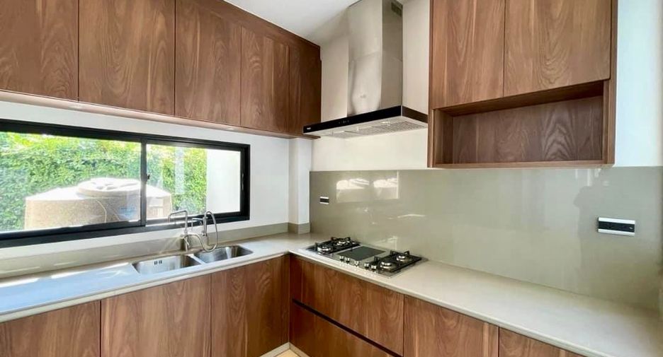 Haus zur Miete mit 4 Zimmer in Bang Kapi, Bangkok