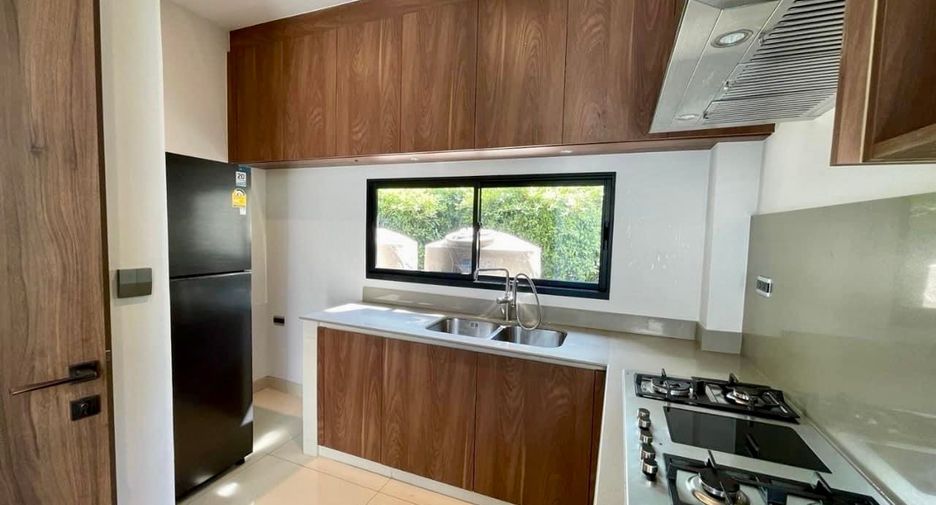 Haus zur Miete mit 4 Zimmer in Bang Kapi, Bangkok