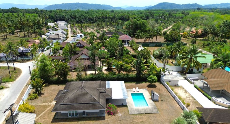 For sale 4 Beds villa in Takua Pa, Phang Nga