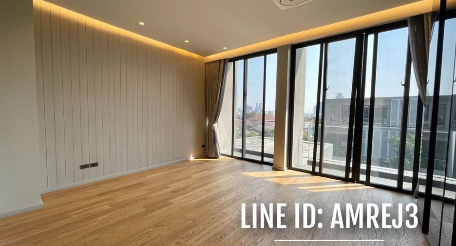 Haus zur Miete mit 4 Zimmer in Khlong Toei, Bangkok