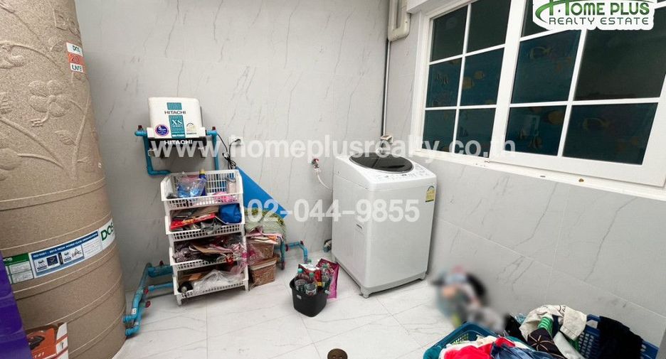 For sale 5 bedrooms townhouse in Bueng Kum, Bangkok