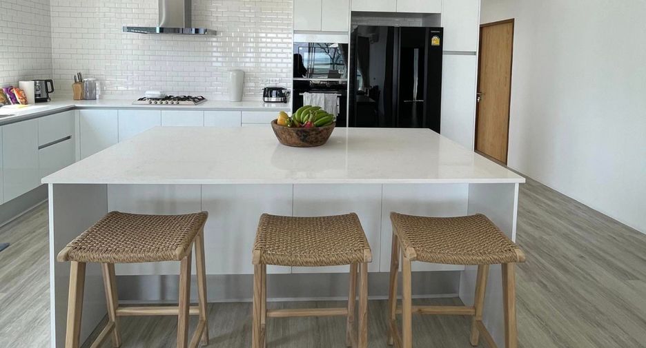For rent 4 bedrooms villa in Ko Samui, Surat Thani