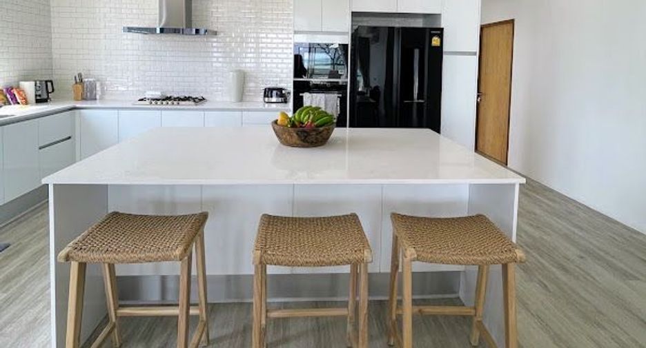 For rent 4 bedrooms villa in Ko Samui, Surat Thani
