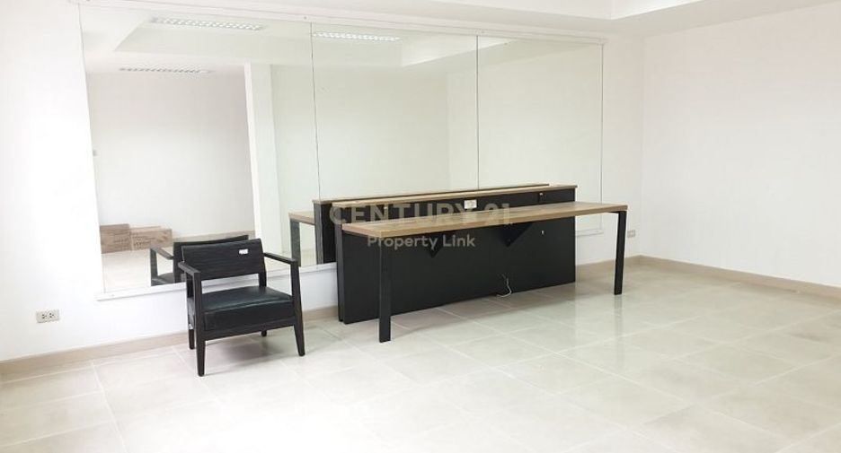 For rent and for sale 5 bedrooms townhouse in Chatuchak, Bangkok