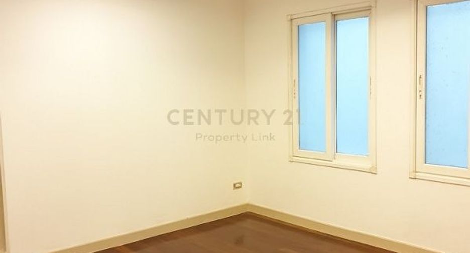 For rent and for sale 5 bedrooms townhouse in Chatuchak, Bangkok
