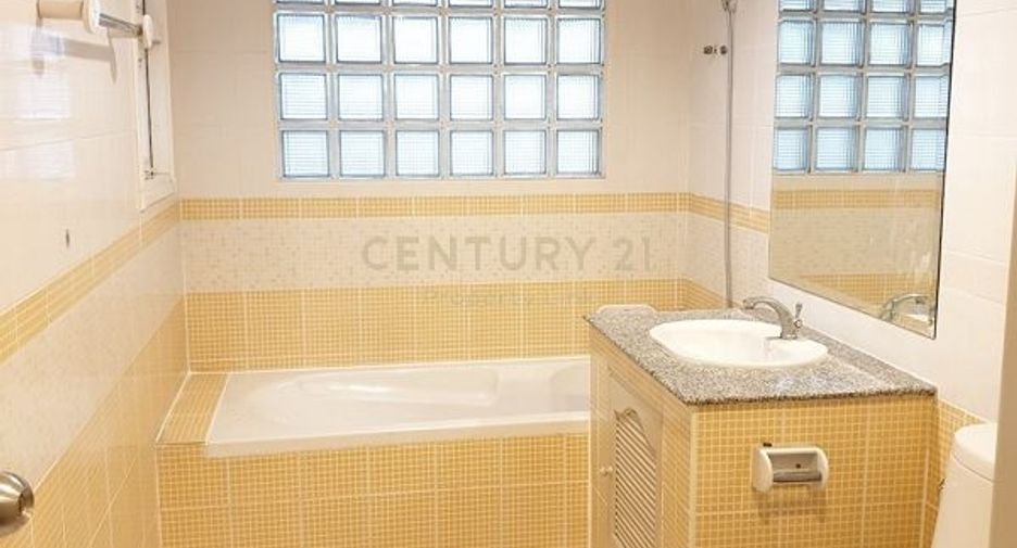 For rent and for sale 5 bedrooms townhouse in Chatuchak, Bangkok