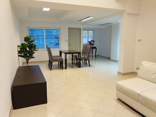 Reihenhaus zur Miete und zum Kauf mit 5 Zimmer in Chatuchak, Bangkok